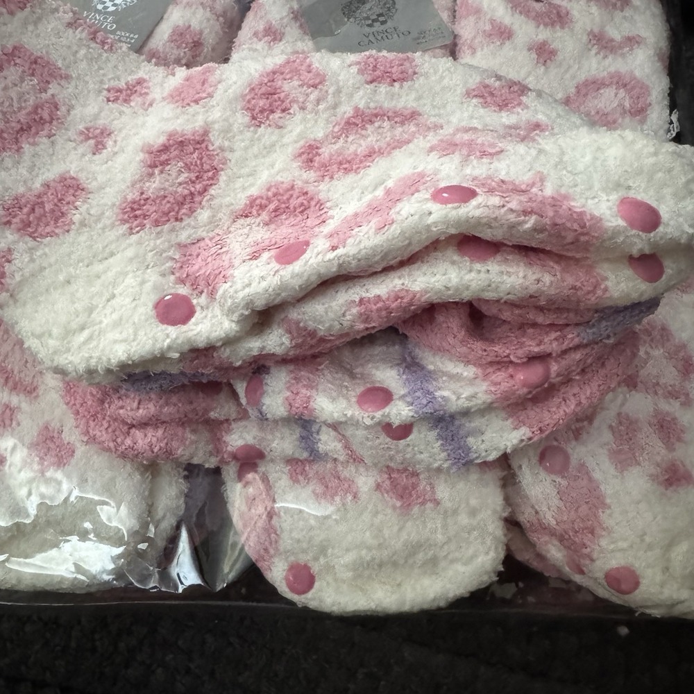 NWT 45 Pairs Fuzzy Slipper Socks Vince Camuto Multi‎ Packs Gift - Picture 7 of 8